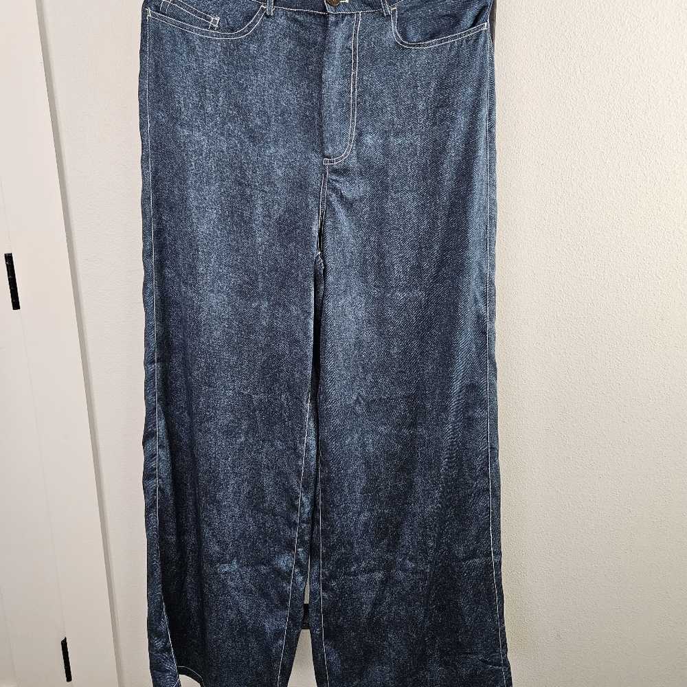 Silky feel wide leg pants